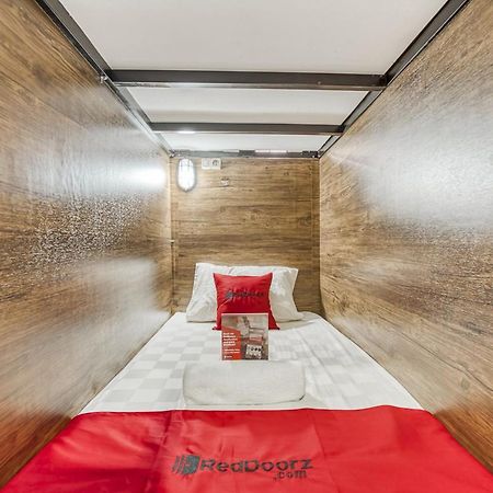 Reddoorz Hostel @ Feliz Noche Cengkareng Jakarta Luaran gambar
