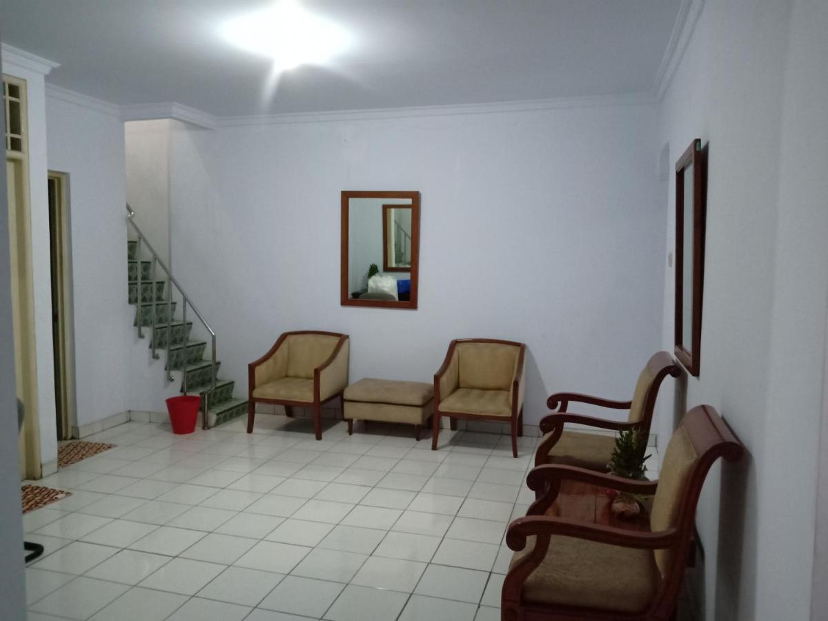 Reddoorz Hostel @ Feliz Noche Cengkareng Jakarta Luaran gambar