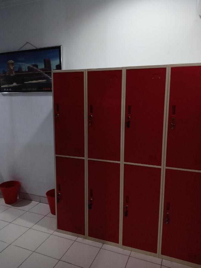 Reddoorz Hostel @ Feliz Noche Cengkareng Jakarta Luaran gambar