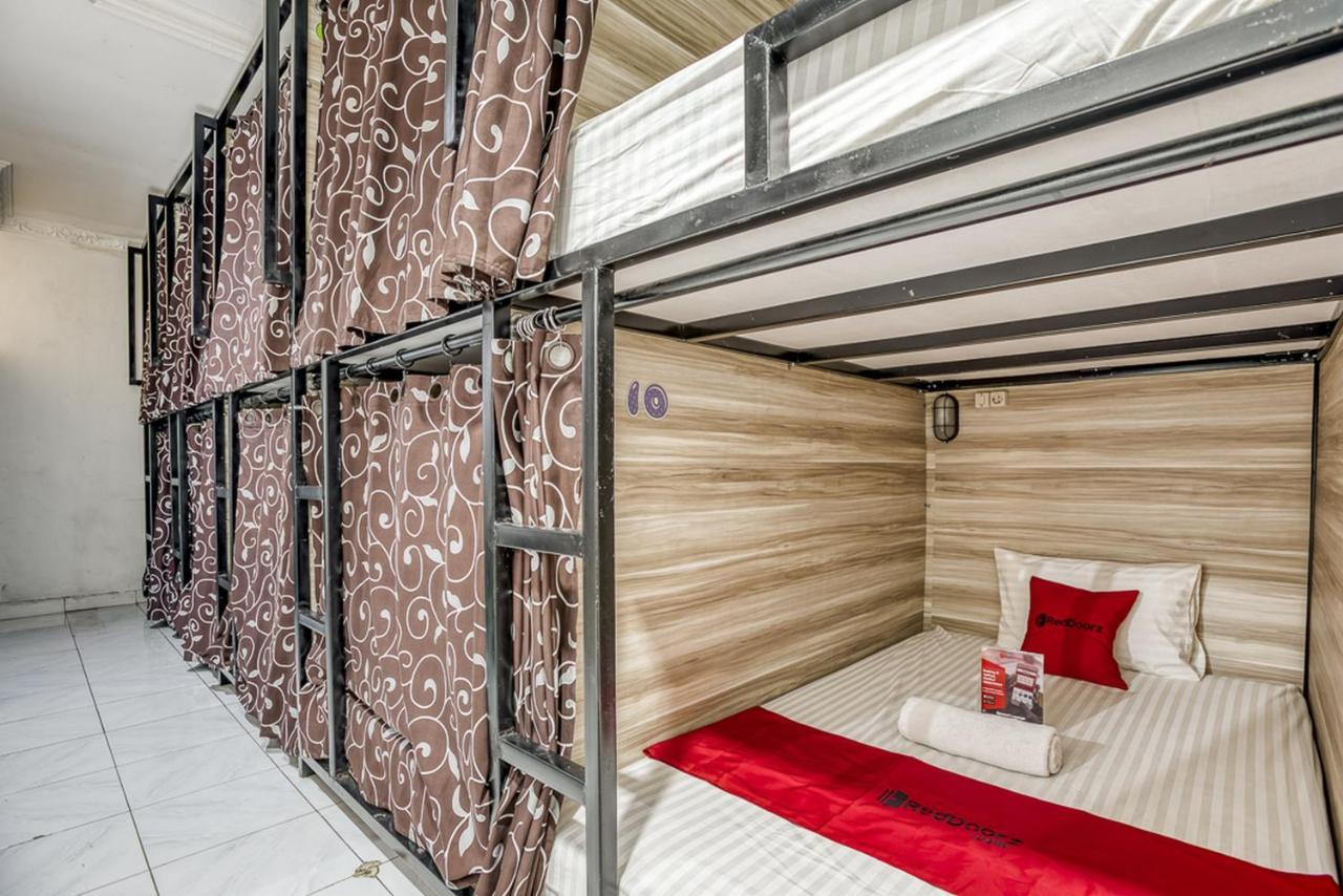 Reddoorz Hostel @ Feliz Noche Cengkareng Jakarta Katil Asrama gambar