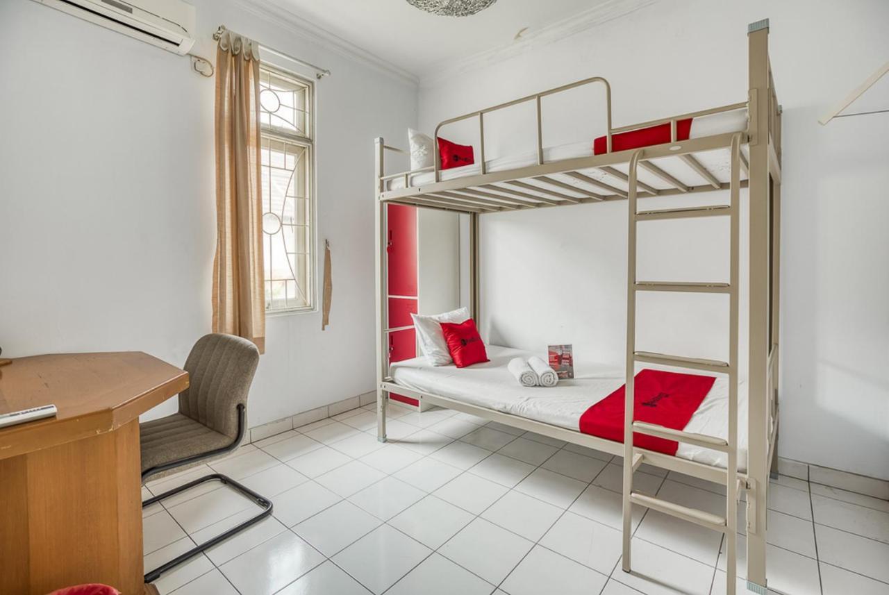 Reddoorz Hostel @ Feliz Noche Cengkareng Jakarta Katil Asrama gambar